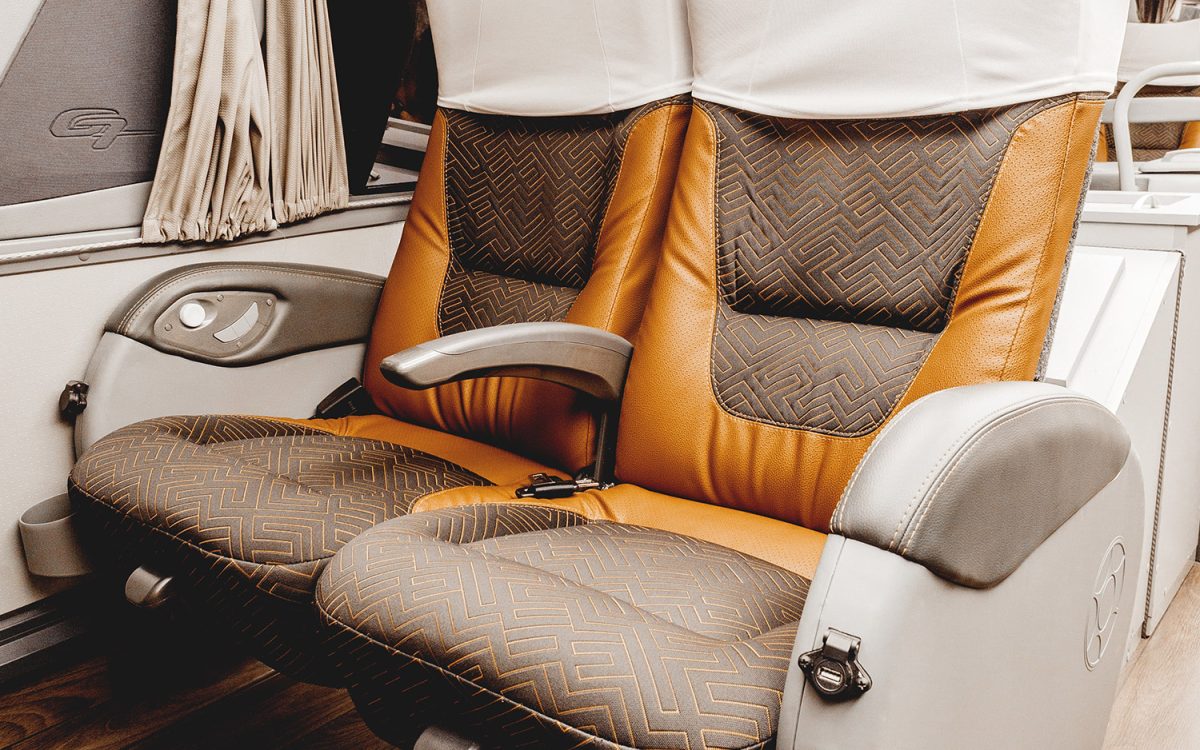 luxury-interior-bright-colors-genuine-leather-business-jet3