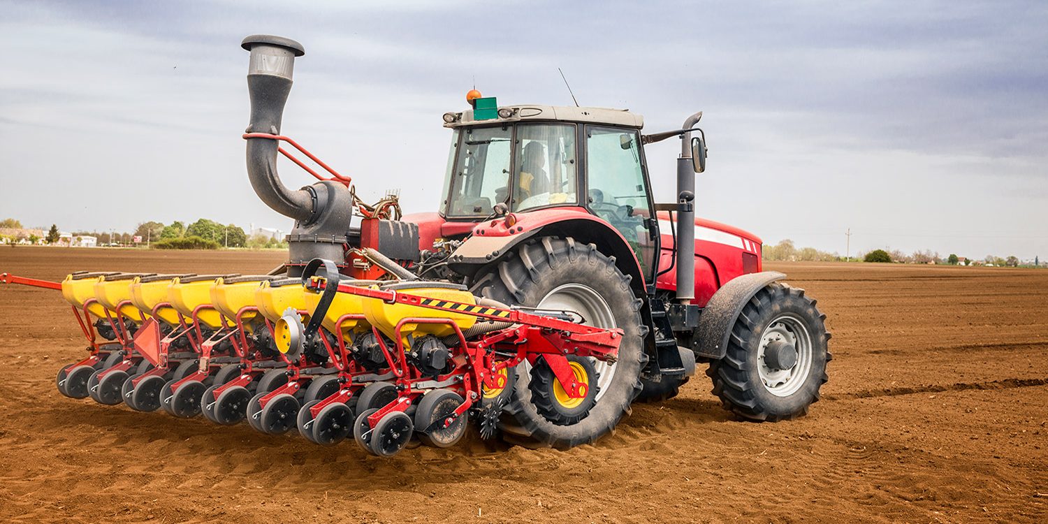 tractor-working-field_k